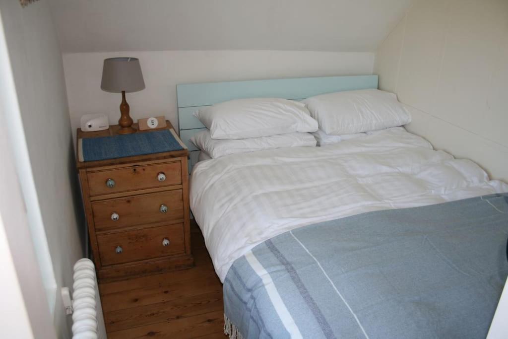 Greystone Cottage - Sea Views, Short Stroll To A Beautiful Sandy Beach Brook  Екстер'єр фото