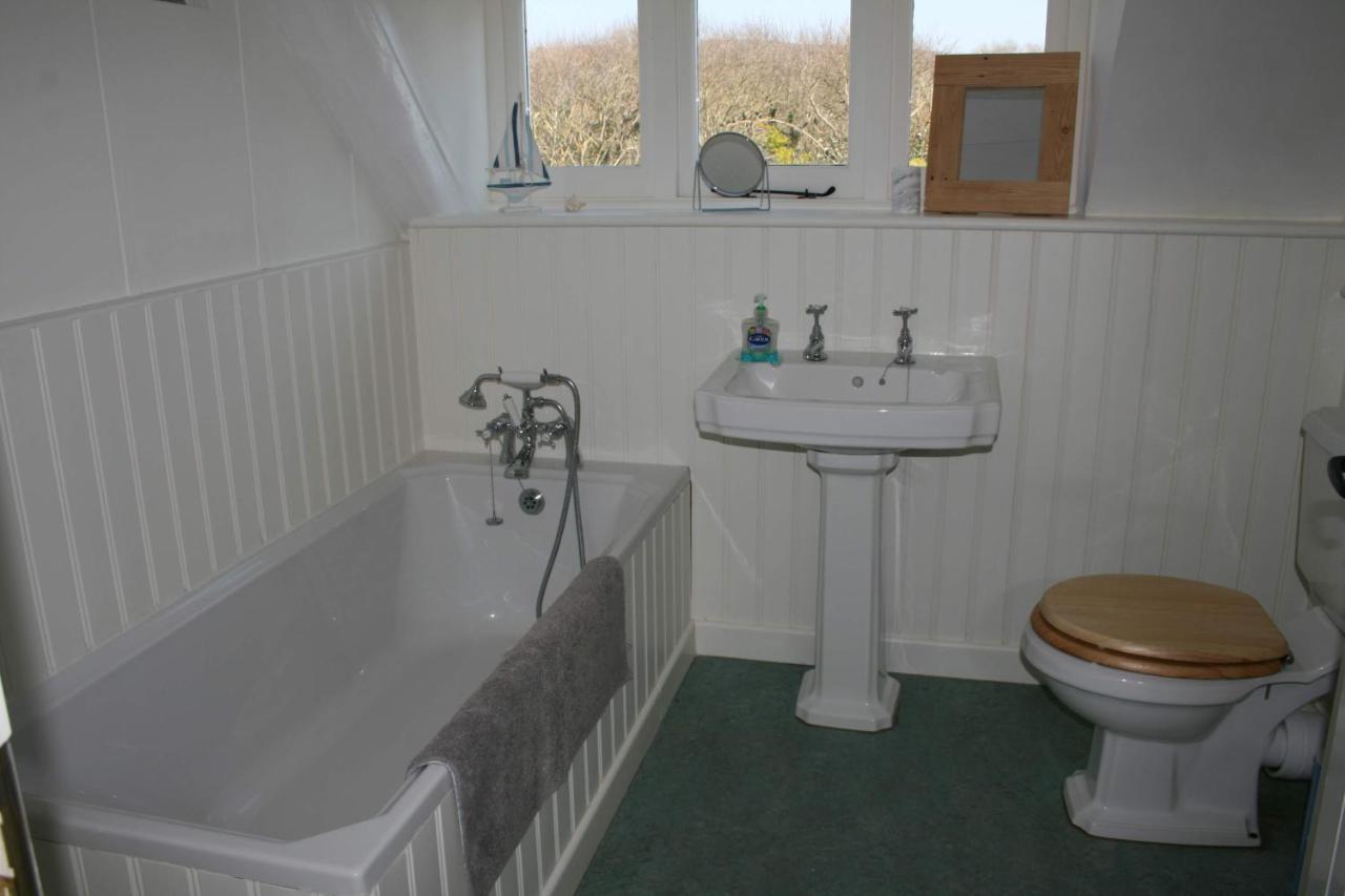 Greystone Cottage - Sea Views, Short Stroll To A Beautiful Sandy Beach Brook  Екстер'єр фото